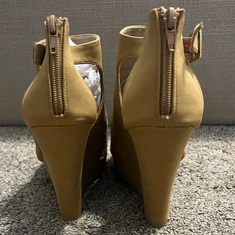 NEW qupid wedge size 10 - Picture 4 of 4